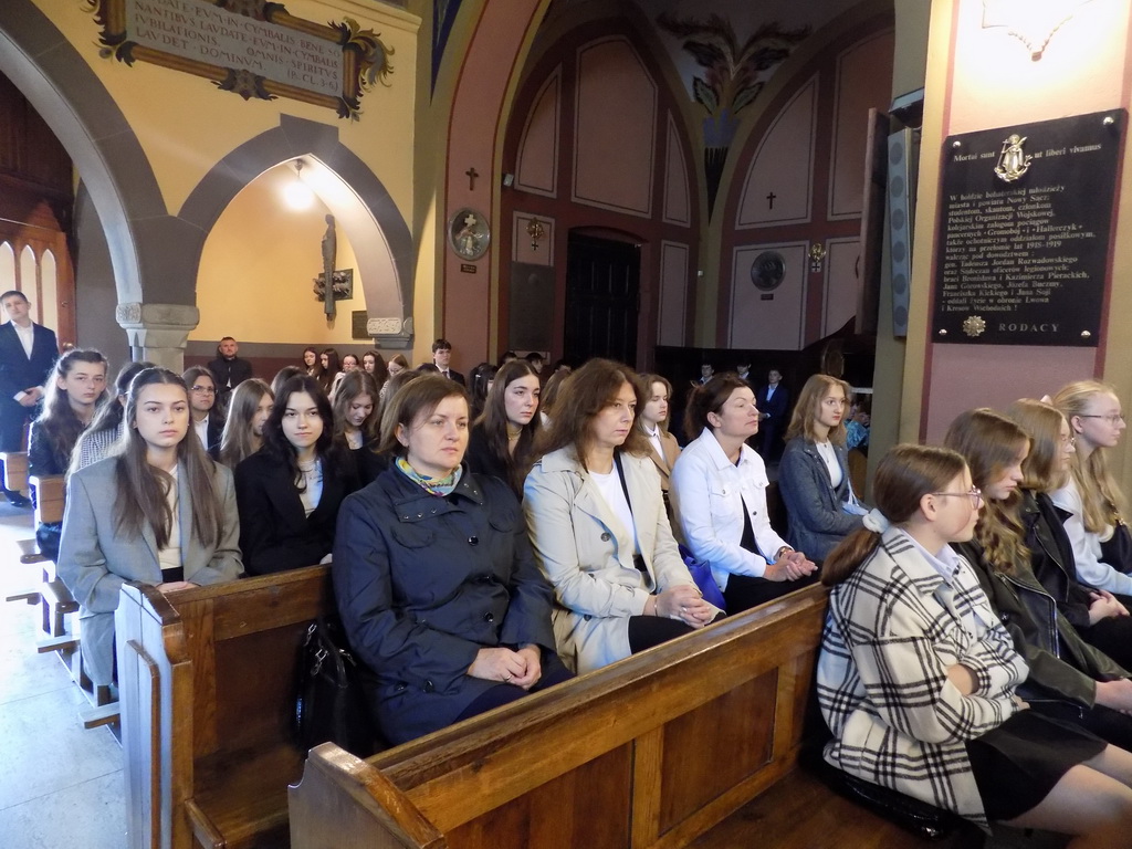 Zdjęcie Ślubowanie klas pierwszych 2023-2024 (9)ec0cffe3-c103-4913-9f0c-f76a19f97cb6.jpg w galerii Uroczyste Ślubowanie Klas Pierwszych